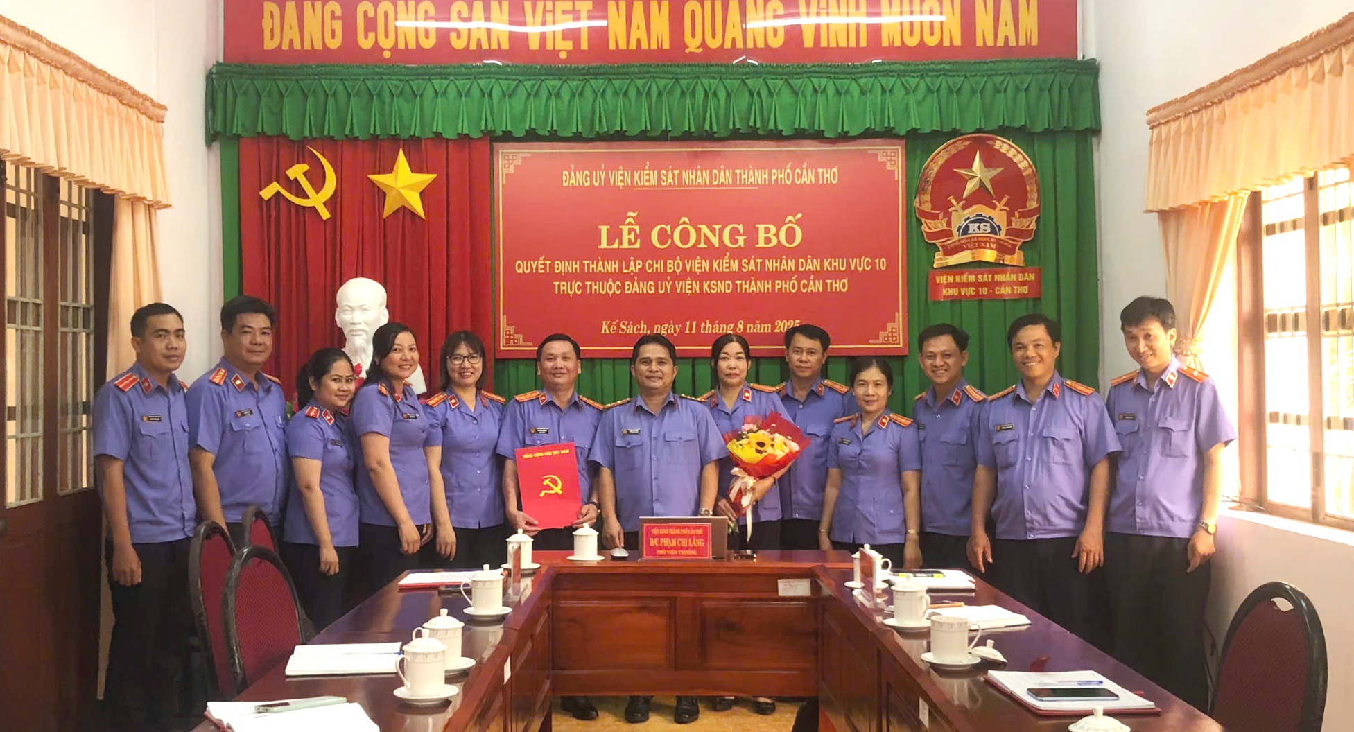 Công bố Quyết định thành lập Chi bộ VKSND Khu vực 10 và chỉ định Ban Chấp hành, Bí thư, Phó Bí thư Chi bộ, nhiệm kỳ 2025 - 2030