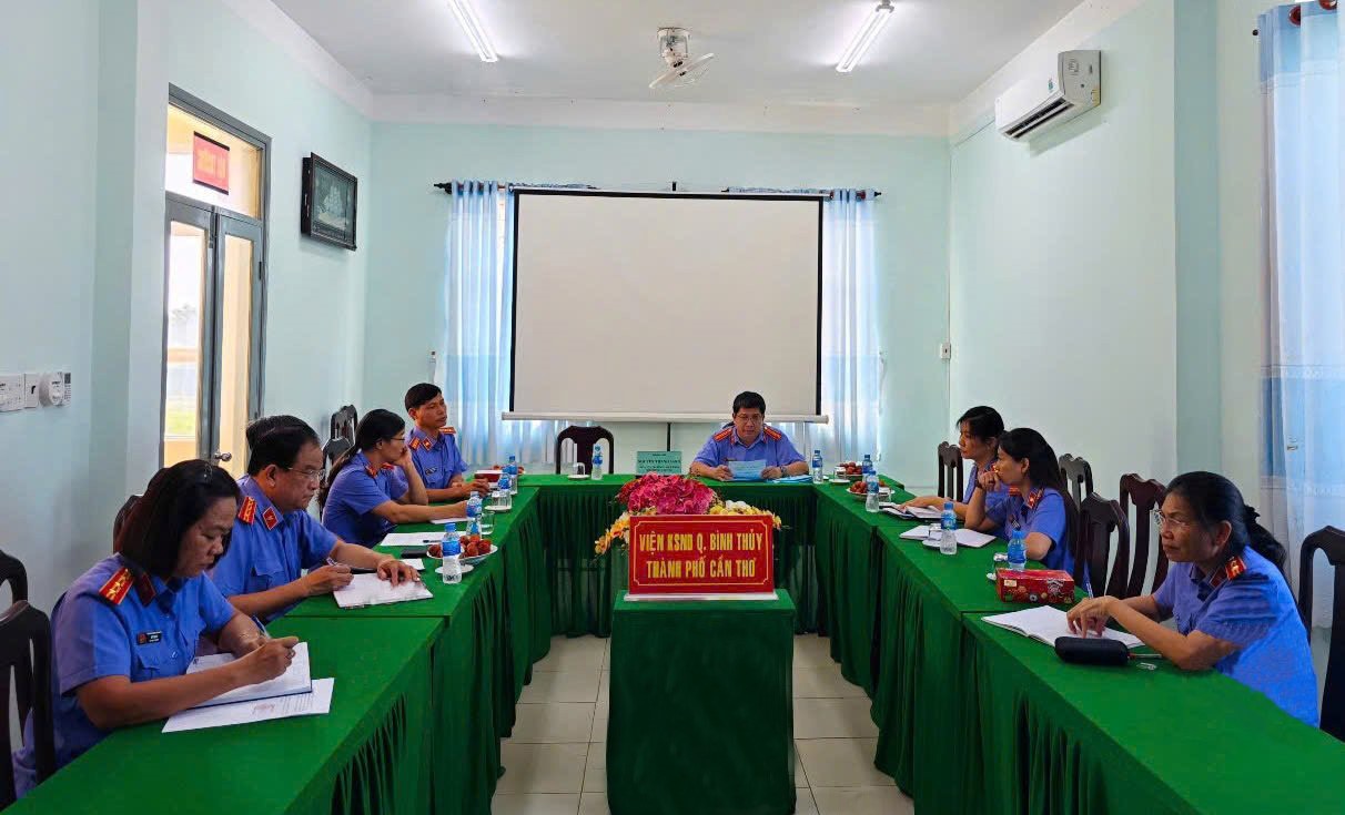 Kiểm tra công tác chuẩn bị cho việc sáp nhập tại trụ sở Viện kiểm sát nhân dân quận Bình Thủy