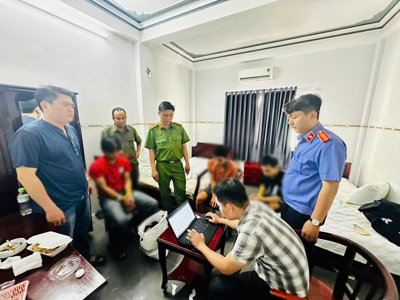 Khởi tố, tạm giam nhiều đối tượng liên quan ma túy tại khách sạn