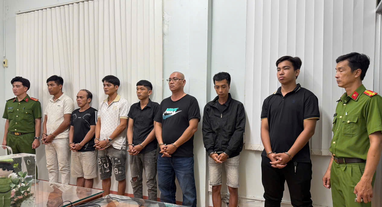 VKSND Khu vực 5 - Cần Thơ: Bắt tạm giam 07 đối tượng “khiêng quan tài nhảy múa” gây rối trật tự công cộng