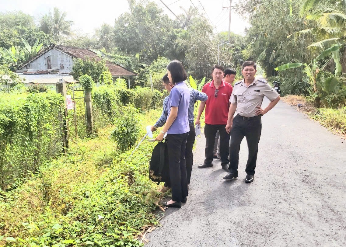 VKSND Khu vực 2 - Cần Thơ kiểm sát cưỡng chế kê biên  quyền sử dụng đất tại phường Ô Môn, thành phố Cần Thơ