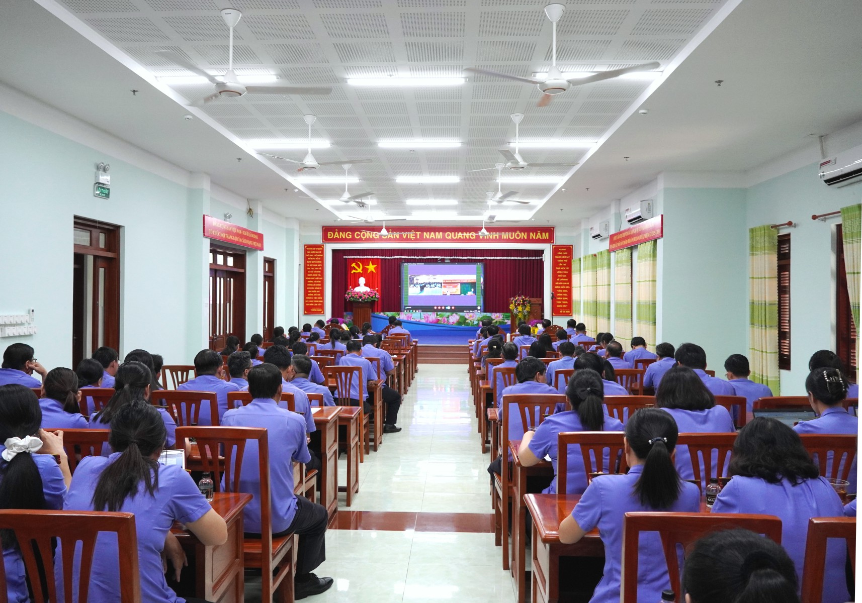 Đảng bộ VKSND thành phố Cần Thơ tham dự Hội nghị học tập, quán triệt và triển khai thực hiện các Nghị quyết của Đảng bộ thành phố