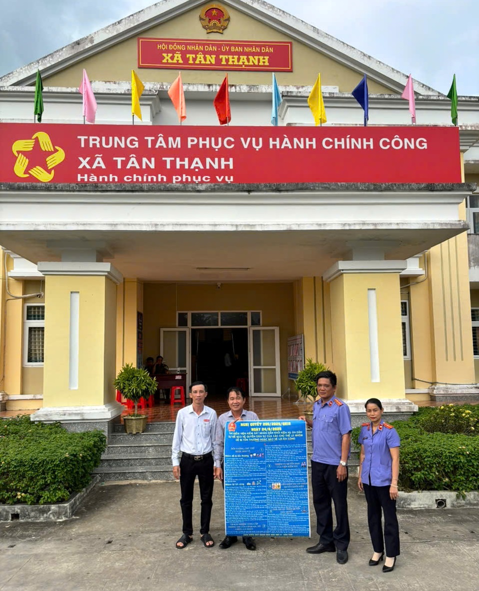 VKSND Khu vực 9 - Cần Thơ phối hợp cùng 11 xã thuộc thành phố Cần Thơ tuyên truyền và lắp đặt bảng thông tin tiếp nhận phản ánh về khởi kiện công ích 
