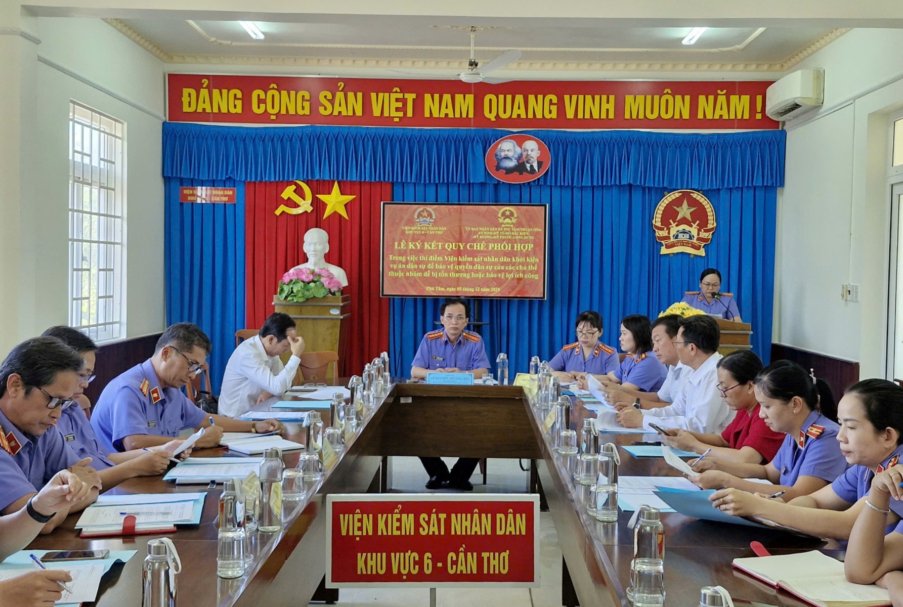 VKSND Khu vực 6 tổ chức ký kết Quy chế phối hợp với Uỷ ban nhân dân các xã thực hiện Nghị quyết 205/2025/QH15