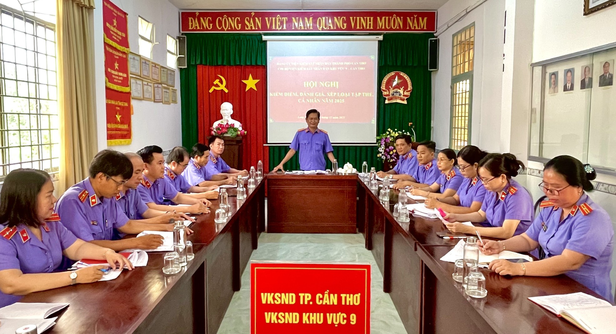 Chi bộ Viện kiểm sát nhân dân khu vực 9 - Cần Thơ tổ chức hội nghị kiểm điểm, đánh giá, xếp loại năm 2025