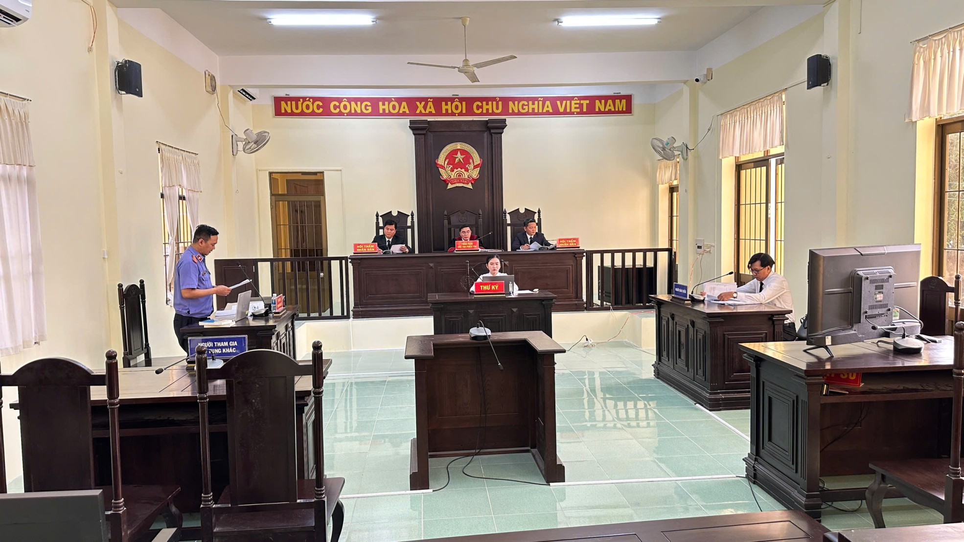 VKSND Khu vực 13 - Cần Thơ phối hợp với Tòa án nhân dân khu vực tổ chức phiên tòa rút kinh nghiệm và xét xử trực tuyến vụ án hình sự