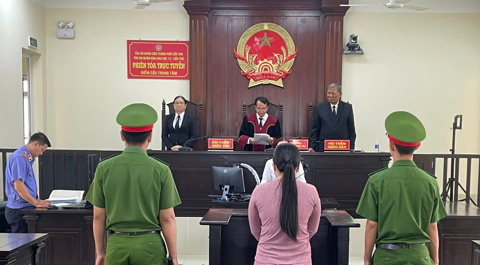 Truy tố bị can về hành vi tàng trữ trái phép chất ma túy với số lượng lớn