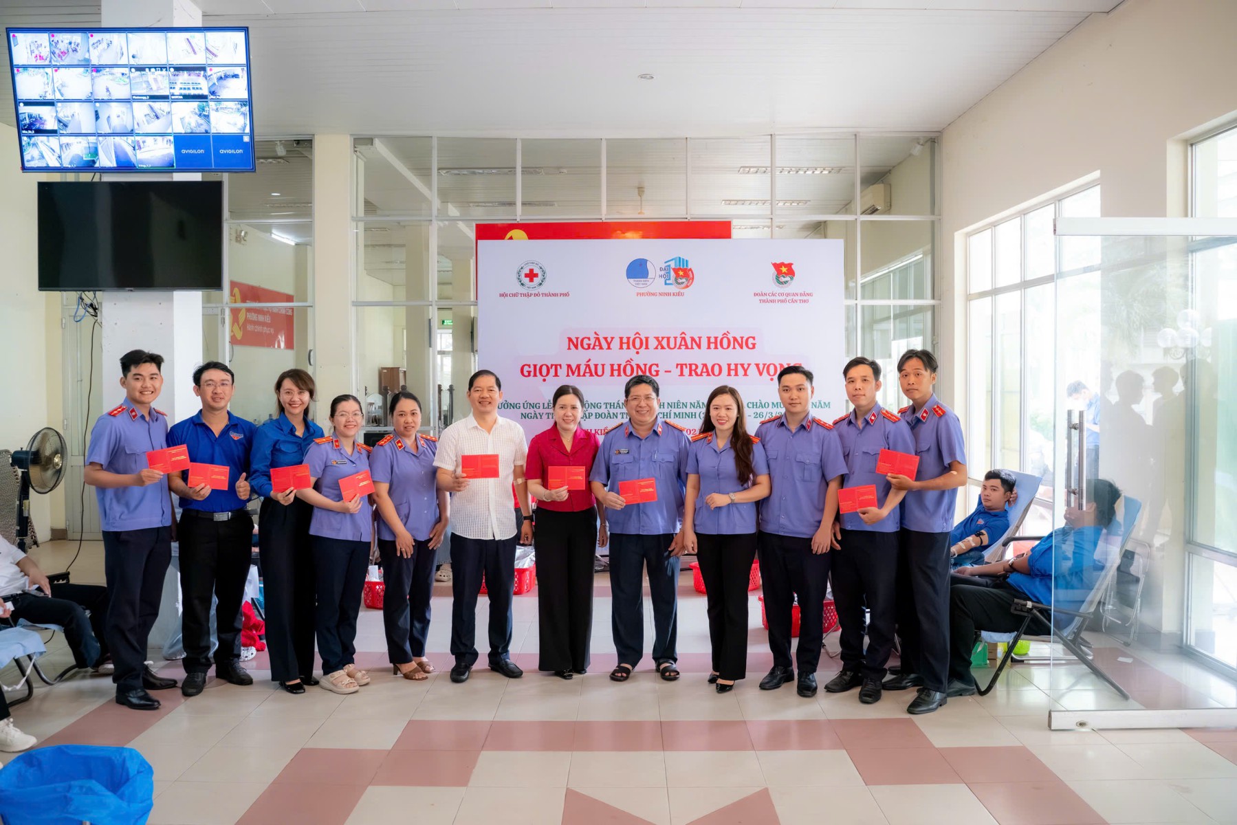 Lan toả nghĩa cử cao đẹp - Đoàn cơ sở VKSND thành phố Cần Thơ tích cực hưởng ứng Ngày hội Xuân hồng năm 2026