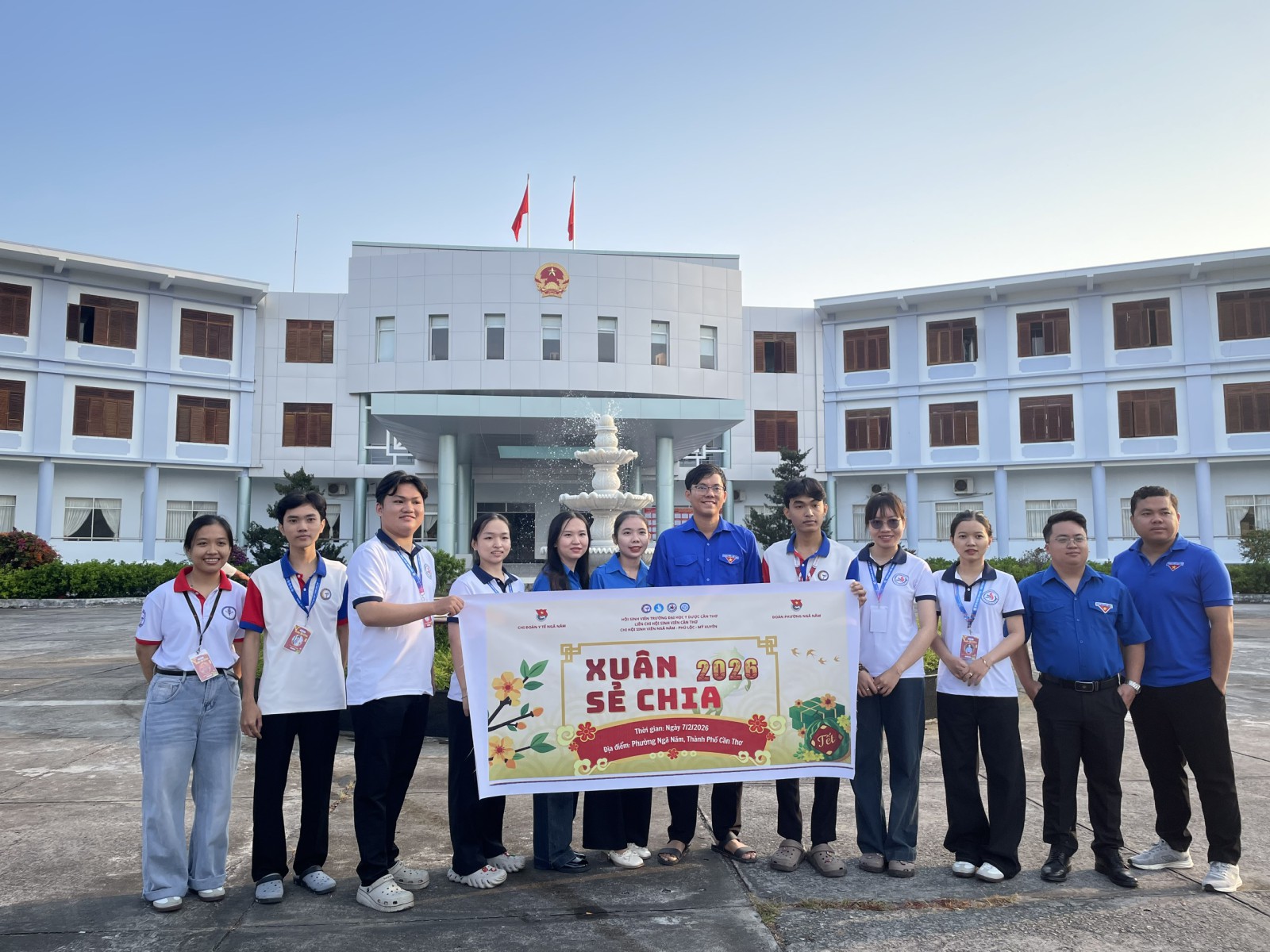 Đoàn thanh niên VKSND Khu vực 7 phối hợp tổ chức hoạt động an sinh xã hội và chỉnh trang Nghĩa trang Liệt sĩ nhân dịp tết Nguyên đán Bính Ngọ