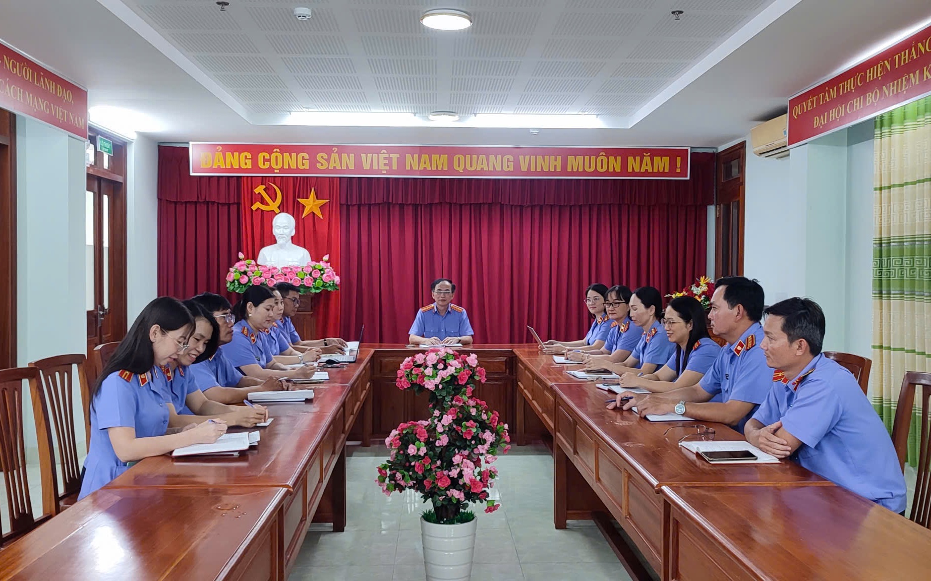Học tập và làm theo tư tưởng, đạo đức, phong cách Hồ Chí Minh từ câu chuyện “Đôi dép cao su”
