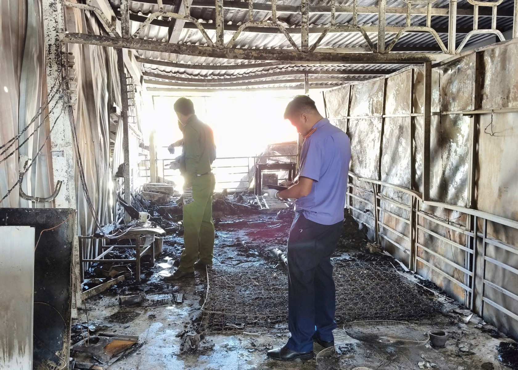 VKSND Khu vực 2 - Cần Thơ kiểm sát khám nghiệm hiện trường vụ cháy tại phường Ô Môn