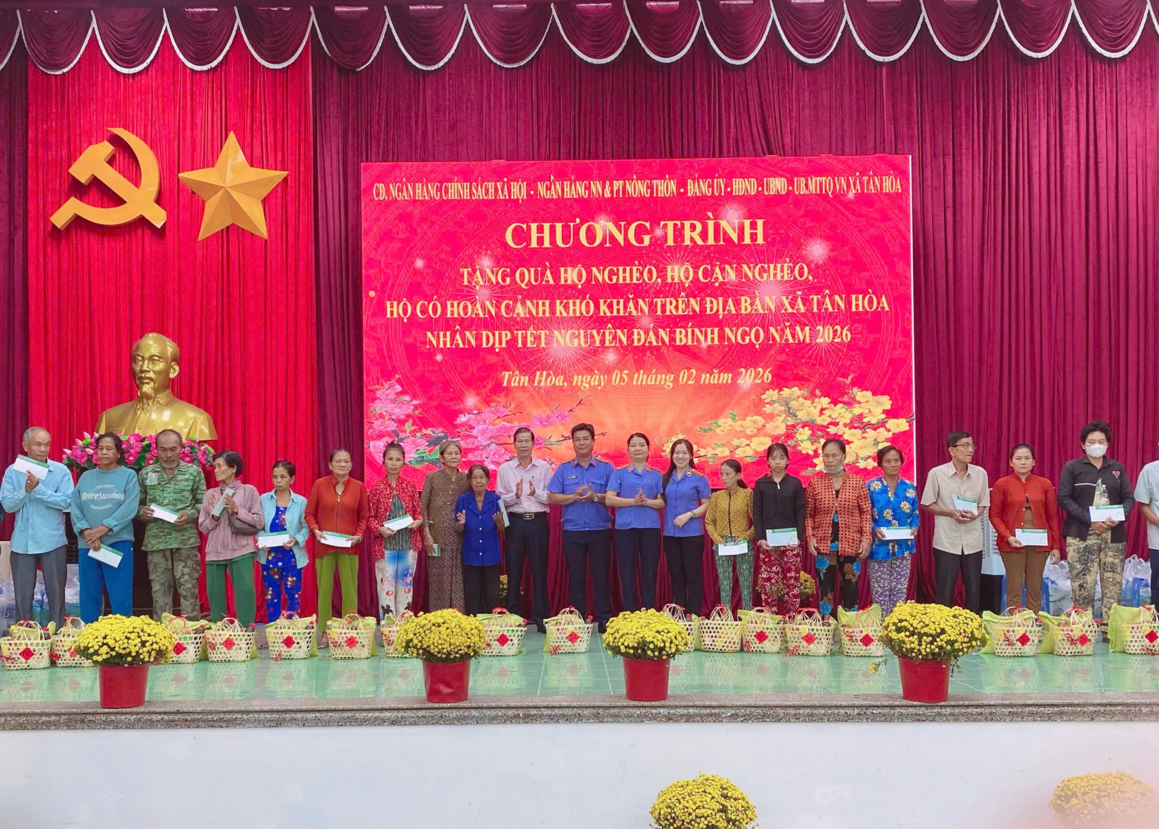 VKSND thành phố Cần Thơ chung tay chăm lo Tết cho bà con có hoàn cảnh khó khăn tại xã Tân Hòa 