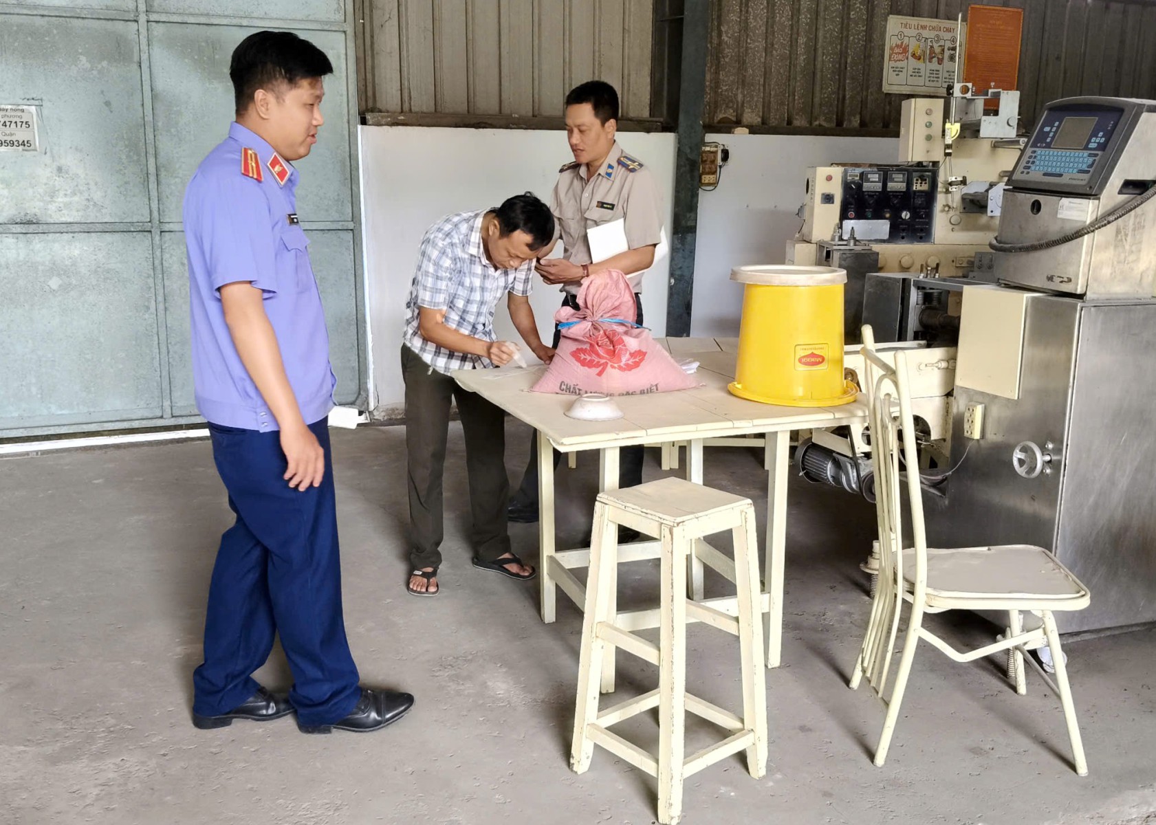 VKSND Khu vực 2 - Cần Thơ kiểm sát giao tài sản trúng đấu giá tài sản tại phường Thới An Đông