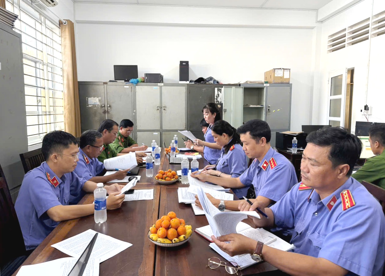 VKSND thành phố Cần Thơ kiểm sát trực tiếp công tác tạm giữ, tạm giam và thi hành án phạt tù tại Phân trại tạm giam Vĩnh Châu 