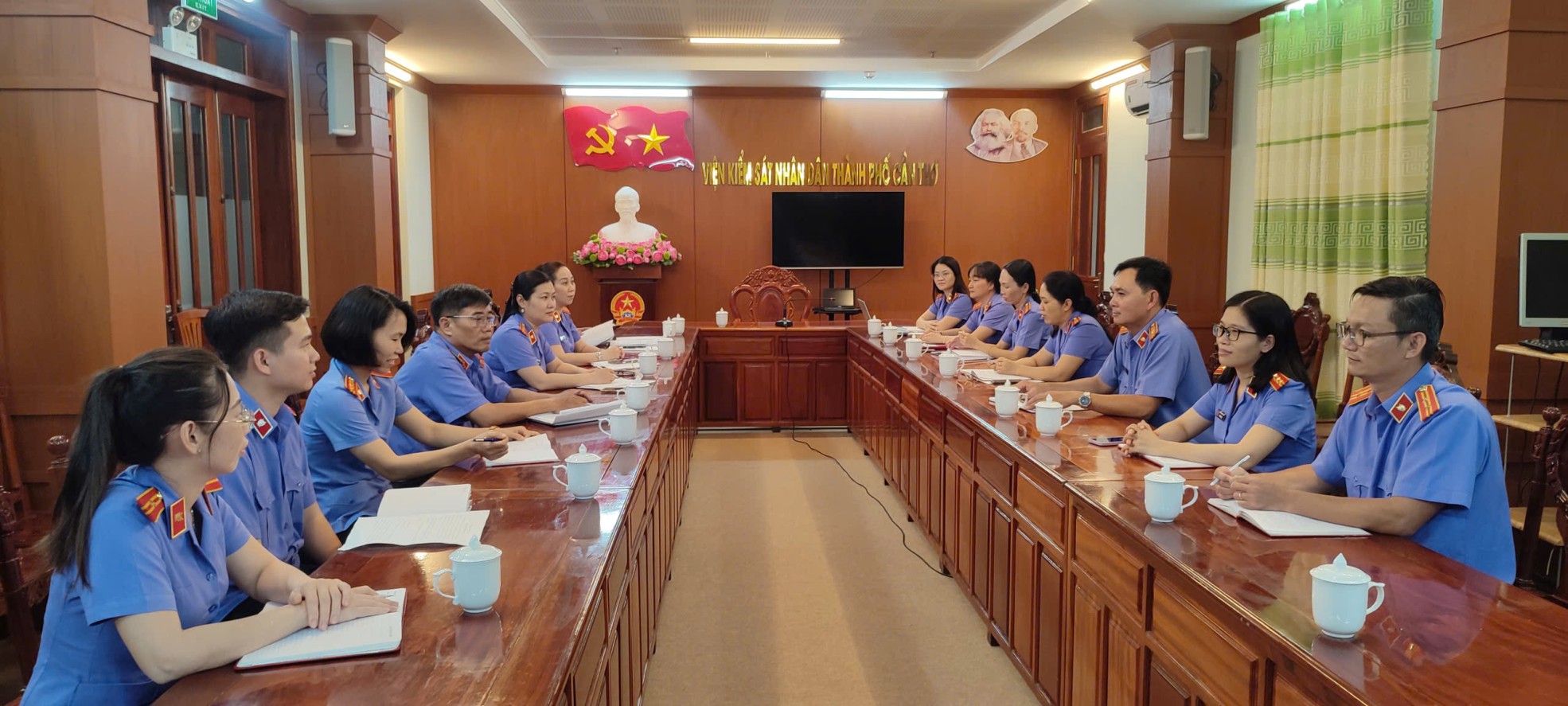 Chi bộ 4 - Nêu cao tinh thần tự phê bình và phê bình trong sinh hoạt chi bộ