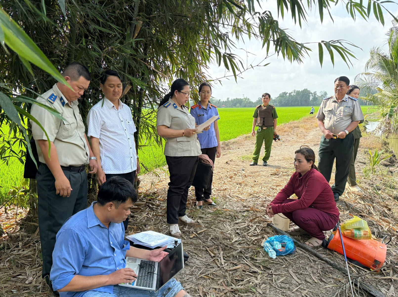 VKSND Khu vực 11 - Cần Thơ kiểm sát việc cưỡng chế chuyển giao quyền sử dụng đất và tài sản trên đất trong thi hành án dân sự