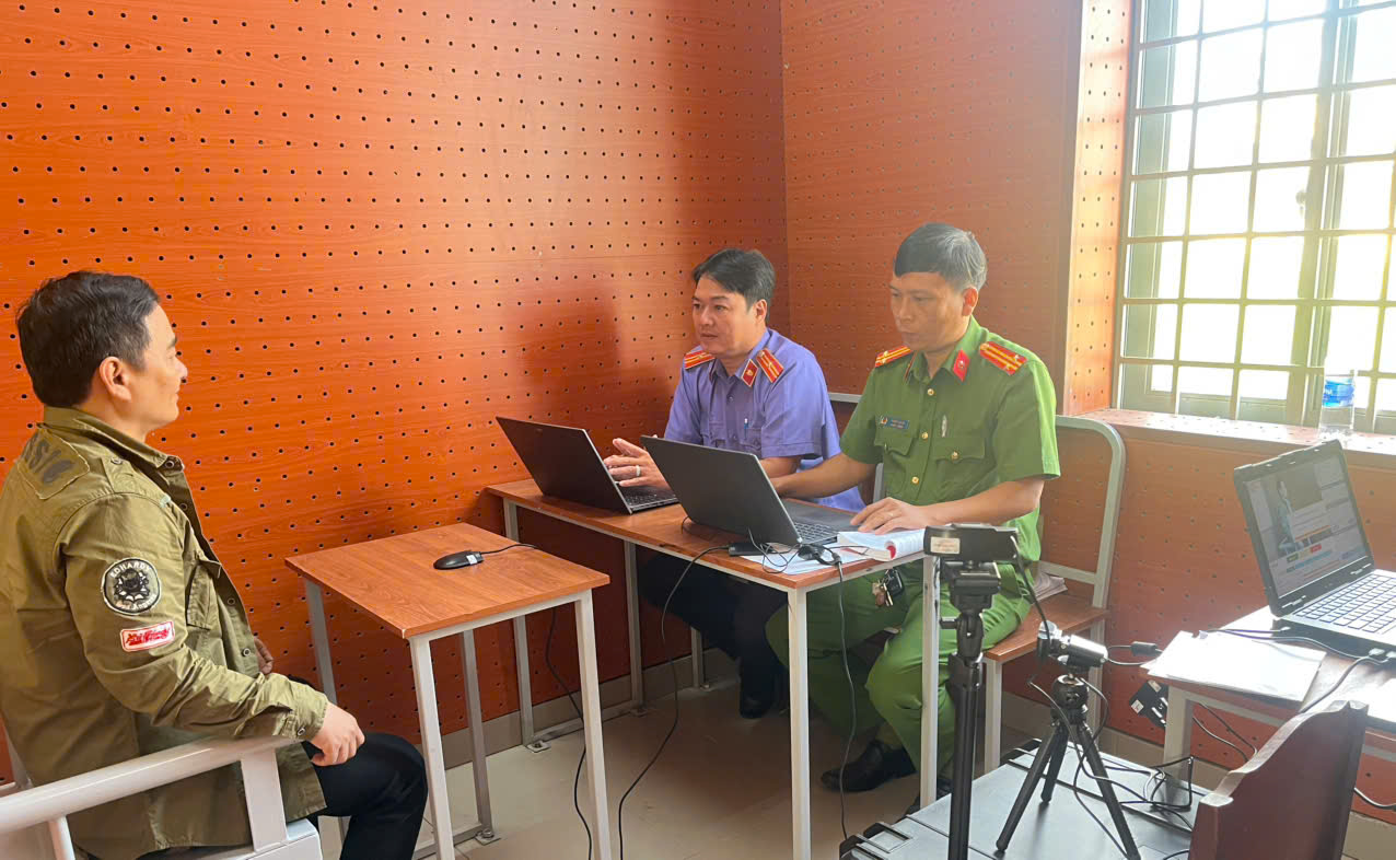 VKSND Khu vực 2 - Cần Thơ phối hợp với Cơ quan Cảnh sát điều tra hỏi cung bị can có ghi âm, ghi hình có âm thanh