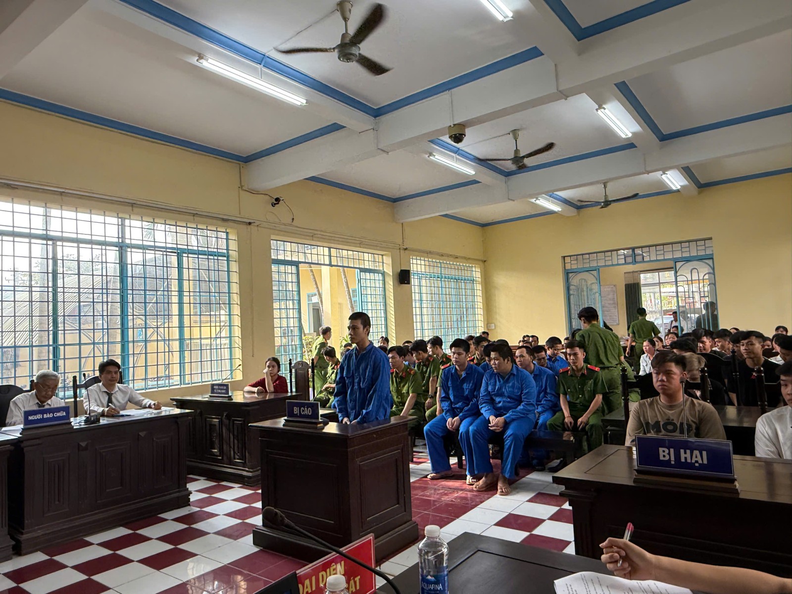 VKSND Khu vực 2 - Cần Thơ phối hợp xét xử vụ án 29 bị cáo về tội Cố ý gây thương tích và Gây rối trật tự công cộng