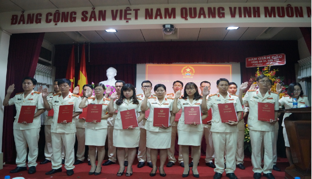 Viện kiểm sát thành phố Cần Thơ&#x3A; Công bố và trao quyết định bổ nhiệm chức danh Kiểm sát viên