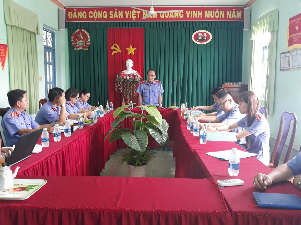 Kiểm tra trực tiếp việc kiểm sát giải quyết các vụ, việc dân sự tại đơn vị huyện Vĩnh Thạnh