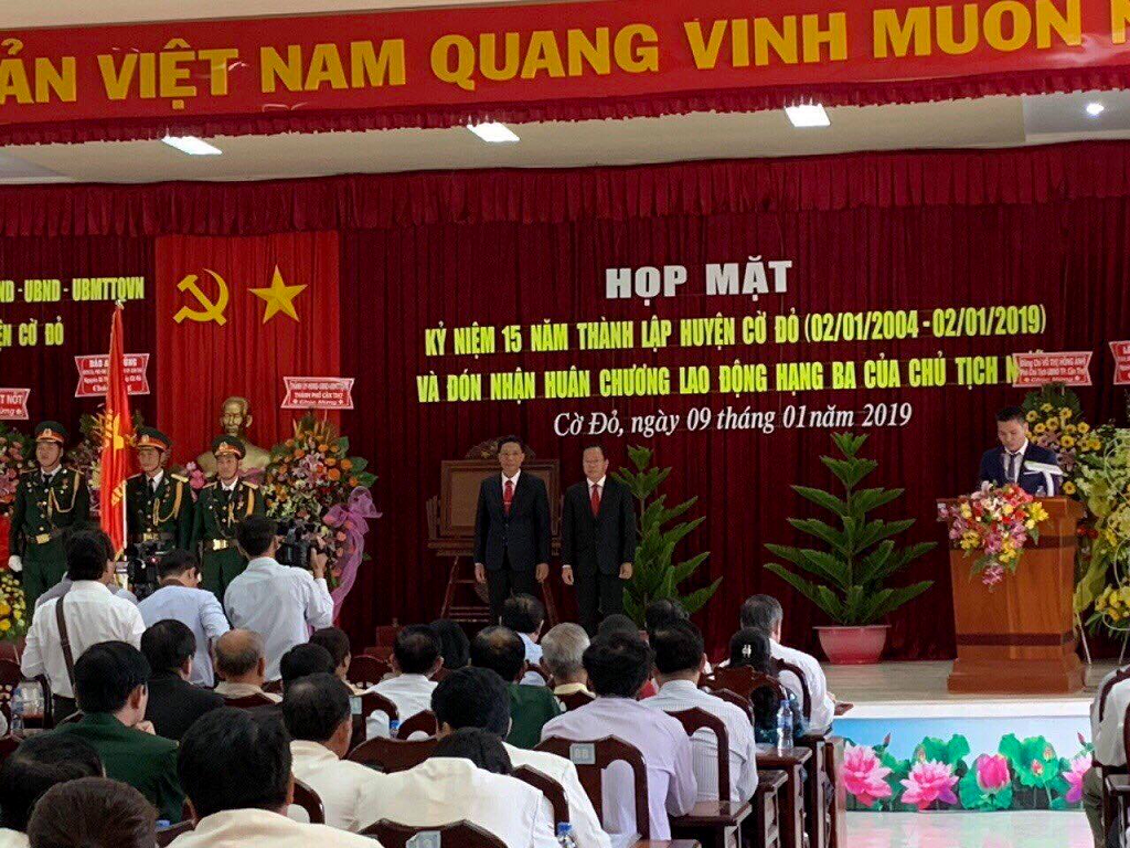 Huyện Cờ Đỏ đón nhận Huân chương Lao động hạng Ba