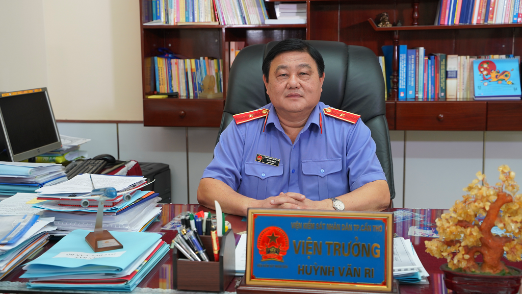 “..Với tinh thần lạc quan tin tưởng vào lực lượng kế thừa đầy sức trẻ, tâm huyết, bản lĩnh với kiến thức được đào tạo, bồi dưỡng sẽ đáp ứng một cách đầy đủ yêu cầu nhiệm vụ chính trị hiện nay”