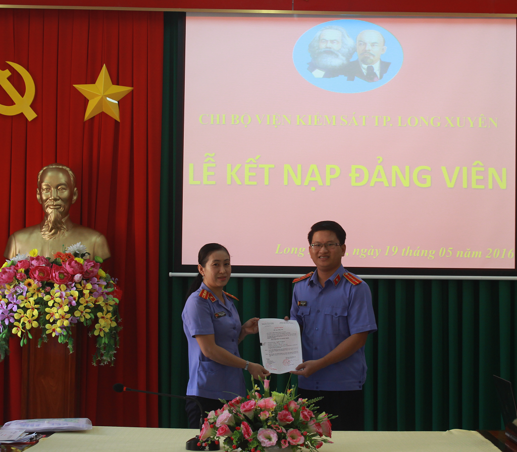 Đảng viên trẻ, tiêu biểu của Chi bộ 7 thuộc Đảng bộ Viện kiểm sát nhân dân thành phố Cần Thơ