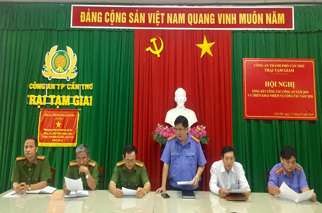 Trực tiếp kiểm sát công tác vệ sinh môi trường tại 10 cơ sở giam giữ