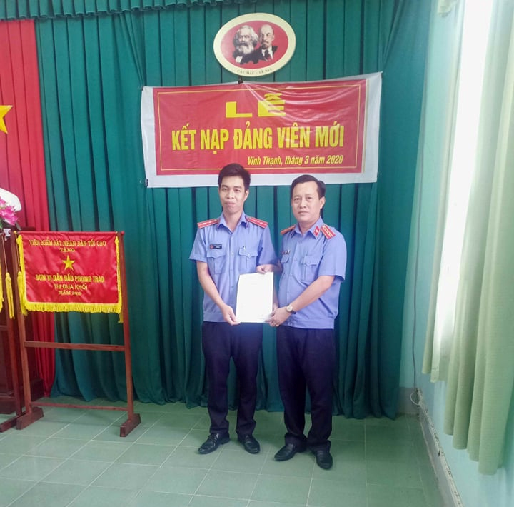 Chi bộ Viện kiểm sát nhân dân huyện Vĩnh Thạnh tổ chức Lễ kết nạp đảng viên