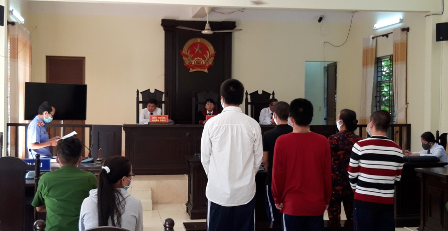 Cả nhà vào tù vì mua bán ma túy