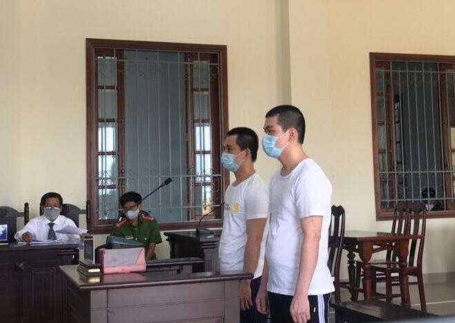 Xét xử 02 bị cáo Mua bán, vận chuyển trái phép chất ma túy