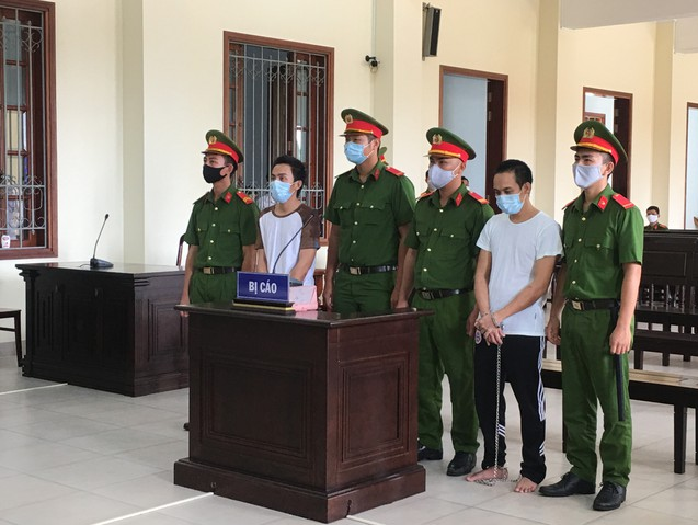 Mức án cao nhất dành cho hai anh em ruột vô cớ dùng dao truy sát cán bộ Công an