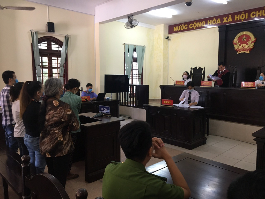 Xét xử nhóm đối tượng thuê xe ô tô đi cướp giật tài sản