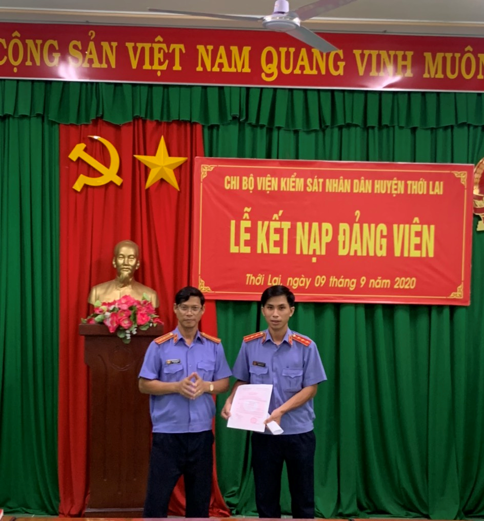 Viện kiểm sát nhân dân huyện Thới Lai tổ chức lễ kết nạp đảng viên