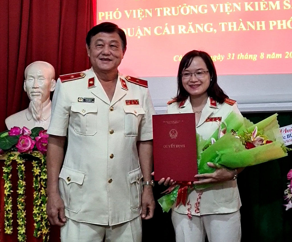 Công bố và trao Quyết định điều động, bổ nhiệm chức vụ lãnh đạo, quản lý VKSND thành phố Cần Thơ