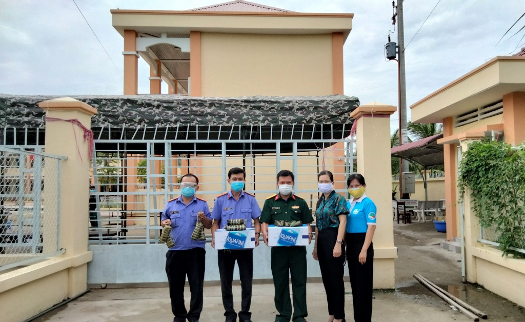 Vĩnh Thạnh: Những chiếc bánh ấm tình người giữa mùa dịch Covid-19