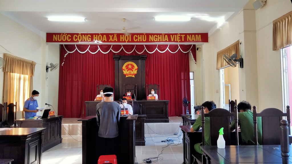 04 năm tù chỉ vì tranh nhau “con chuột đồng”