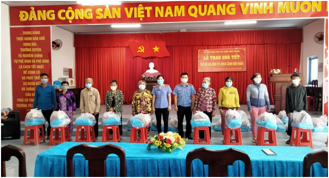 Giúp tân binh yên tâm nhập ngũ, người nghèo vui Tết sum vầy - Một việc làm nhiều ý nghĩa