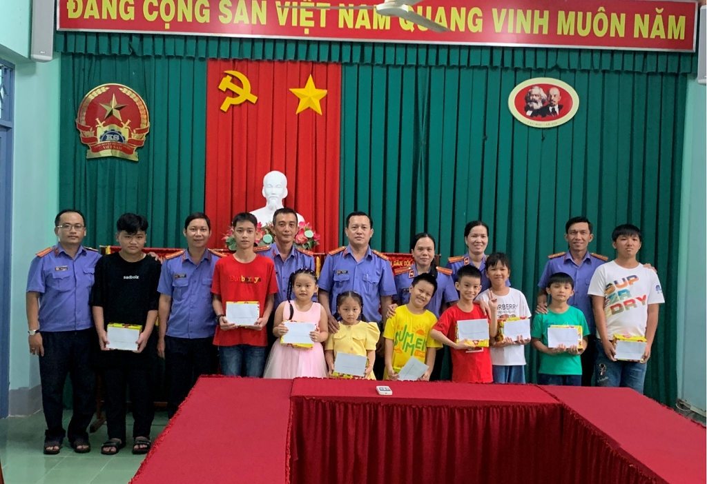 VKSND huyện Vĩnh Thạnh&#x3A; Tuyên dương khen thưởng các cháu học sinh giỏi năm học 2021- 2022